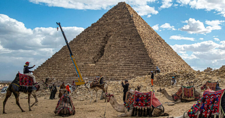 pyramid menkaure 1962561273