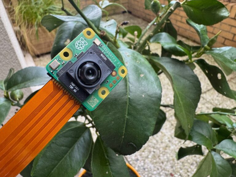 Raspberry Pi AI Camera 1