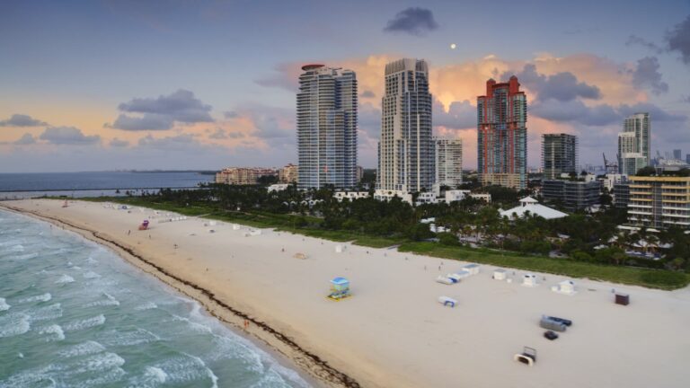 108044240 1728322833346 gettyimages 1390340734 190807 19046 usa aerials miami sunrise 065