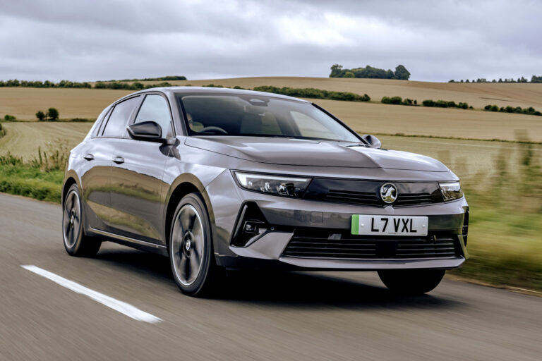 vauxhall astra electric front quarter tracking