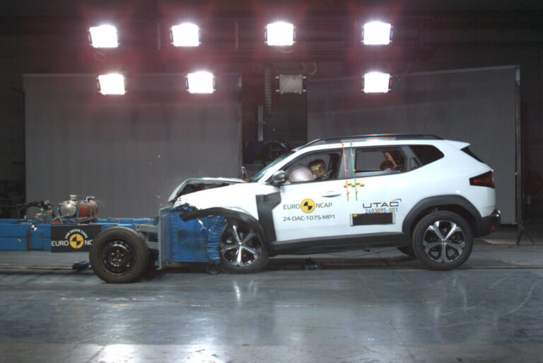 dacia duster front impact crash test