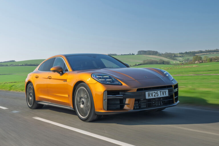 porsche panamera turbo s e hybrid front tracking 0630