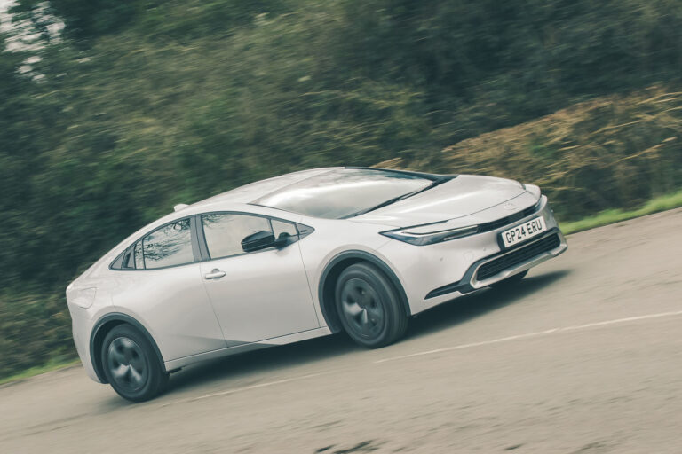 toyota prius rt 2025 review front corner 30
